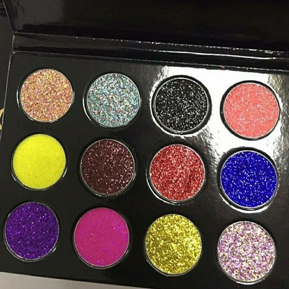 ISO! The crayon case cosmetics. Tokyo brushes etc. - Picture 2 of 4